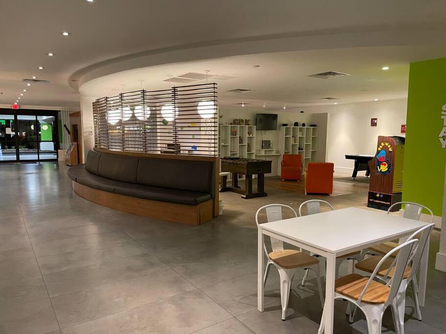 Newly Room In Cozy Hotel With Super Location To The Parks 키시미 외부 사진